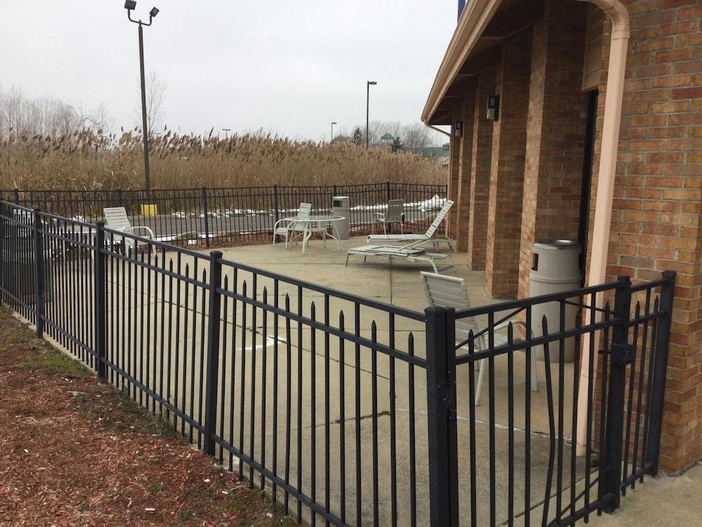 Baymont By Wyndham Port Huron Exterior photo