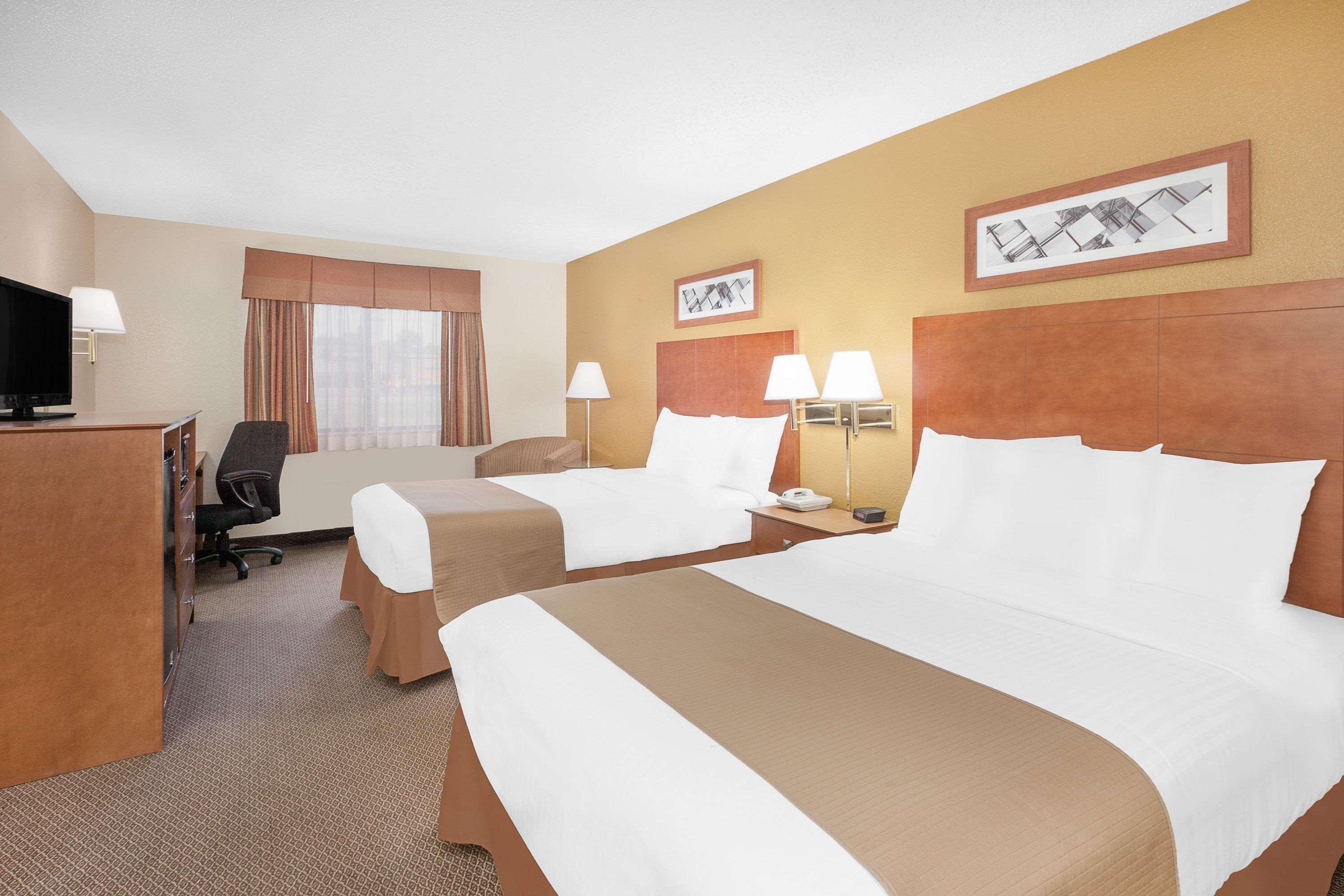 Baymont By Wyndham Port Huron Exterior photo