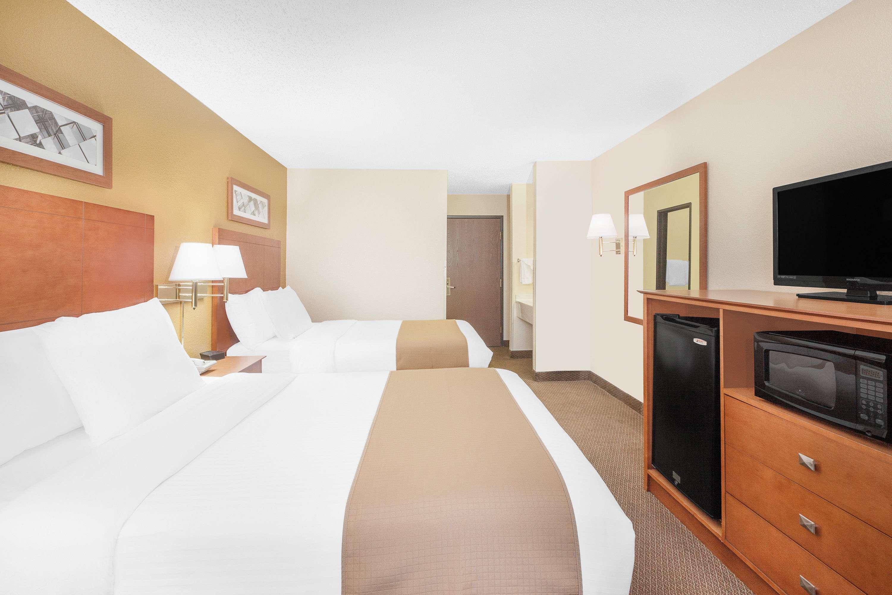 Baymont By Wyndham Port Huron Exterior photo
