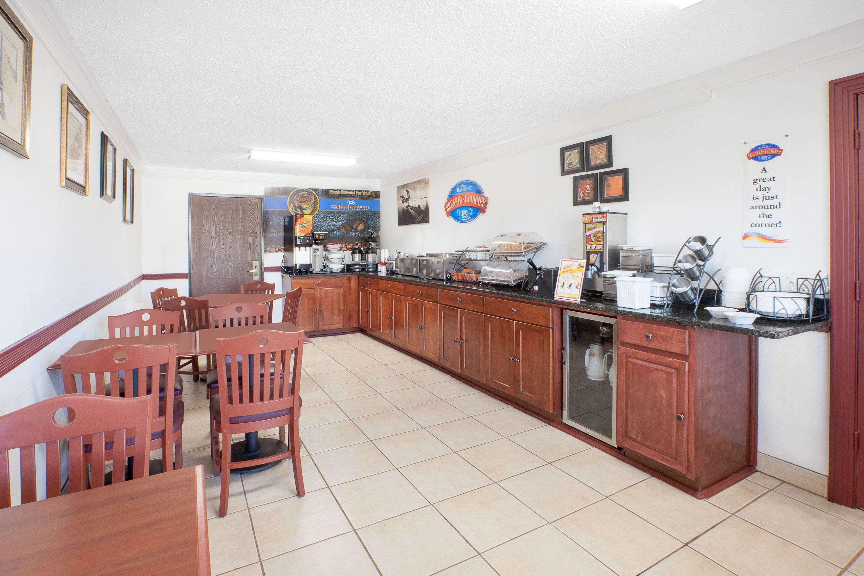 Baymont By Wyndham Port Huron Exterior photo