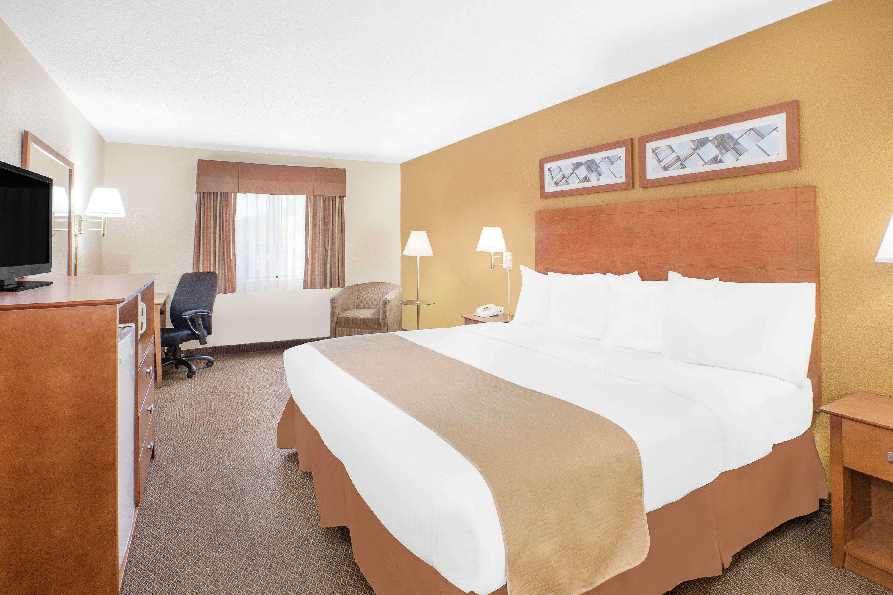 Baymont By Wyndham Port Huron Exterior photo