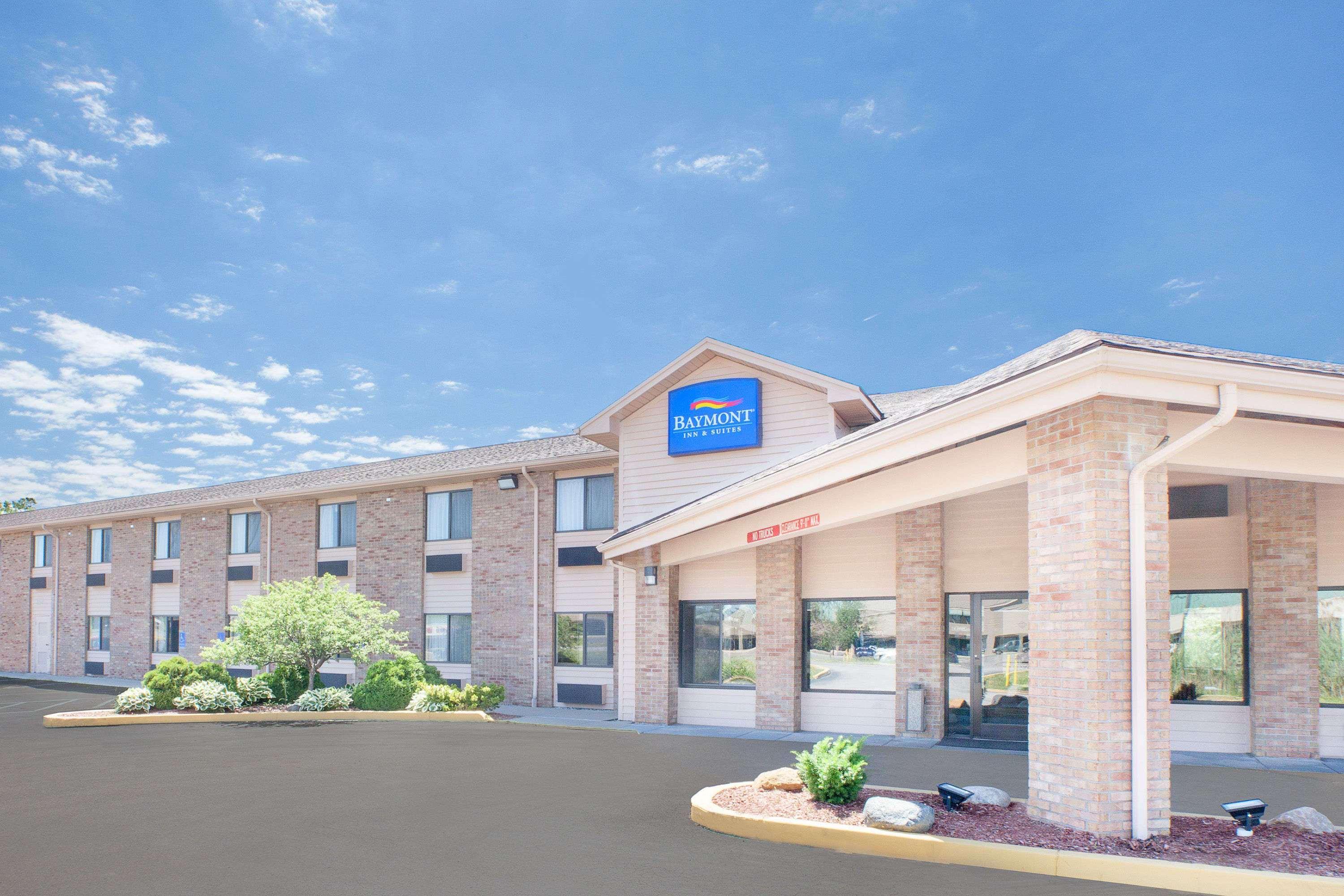 Baymont By Wyndham Port Huron Exterior photo