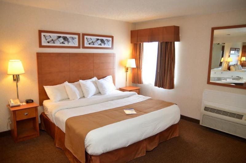 Baymont By Wyndham Port Huron Exterior photo