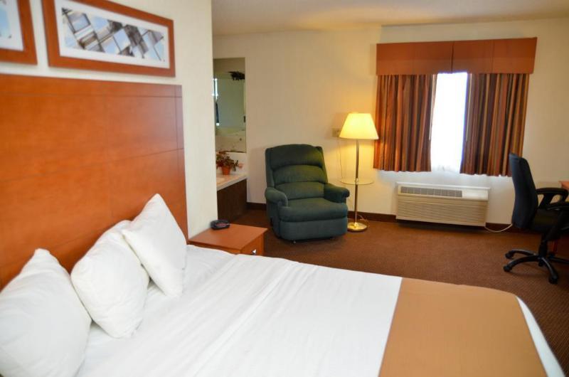 Baymont By Wyndham Port Huron Exterior photo